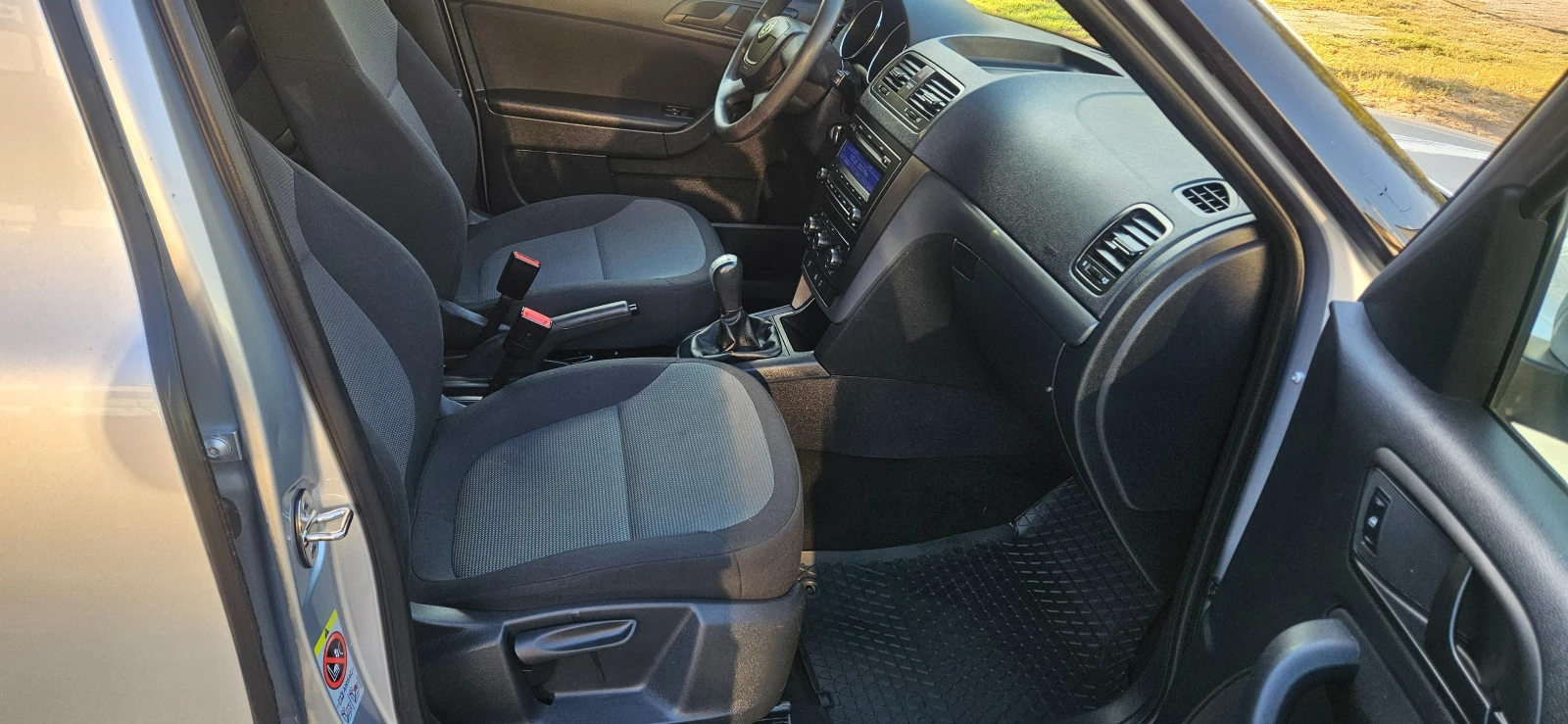 Skoda Yeti 2.0 TDI, 4×4, снимка 9 - Автомобили и джипове - 56226172