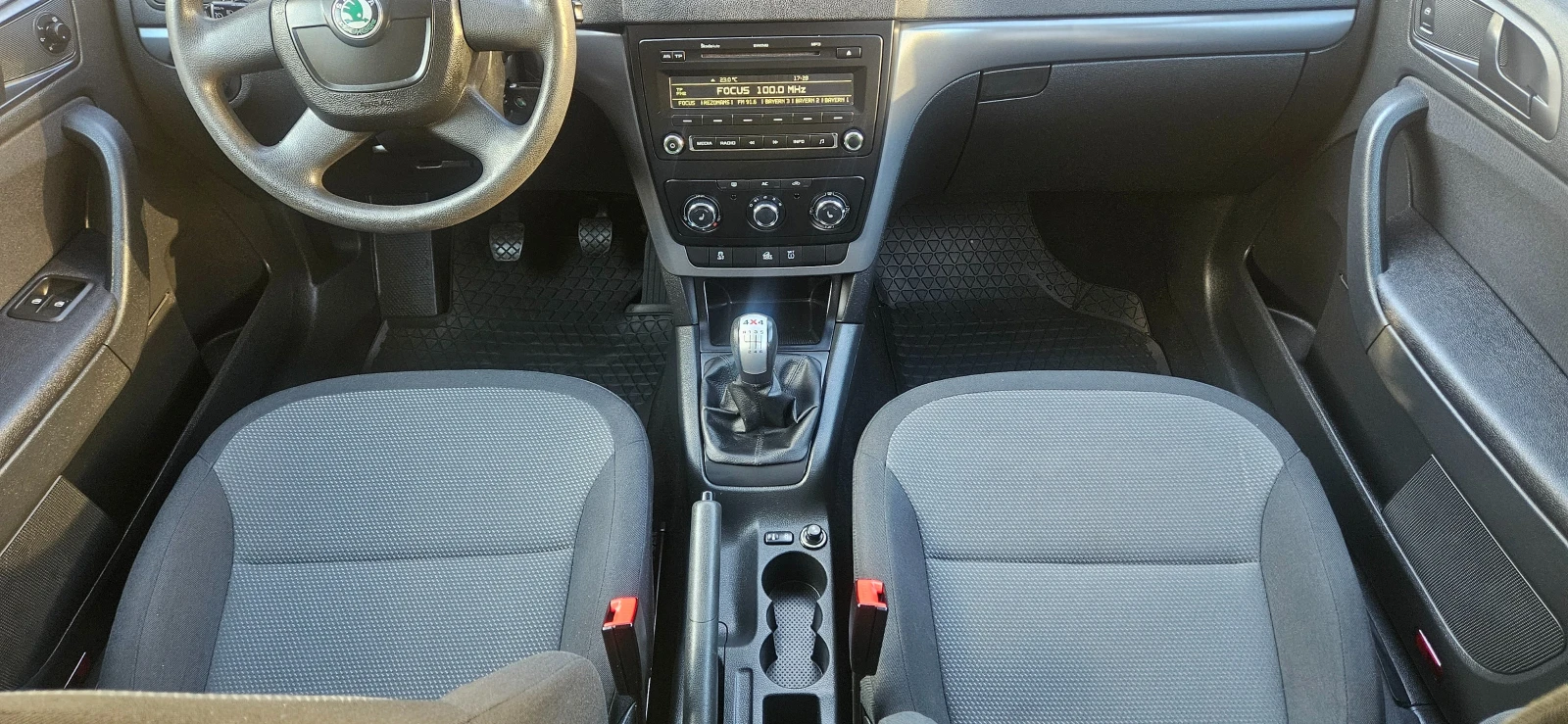 Skoda Yeti 2.0 TDI, 4×4, снимка 8 - Автомобили и джипове - 56226172