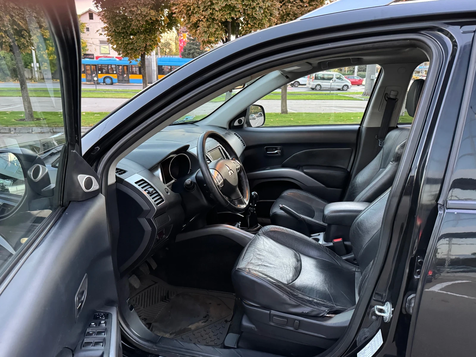 Mitsubishi Outlander, снимка 8 - Автомобили и джипове - 56541748