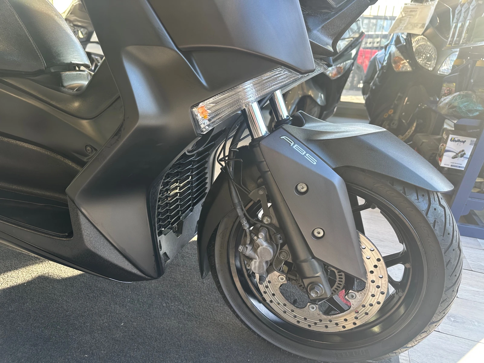 Yamaha X-max 300i ABS/TC/LED 06.2017г., снимка 9 - Мотоциклети и мототехника - 54138861