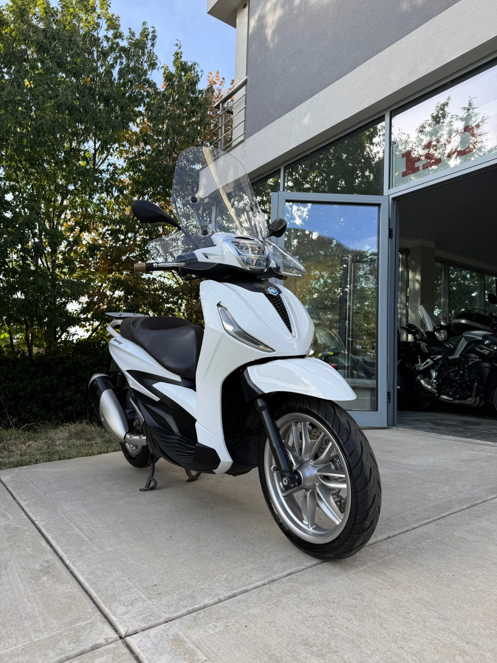 Piaggio Beverly 2022 300, снимка 2 - Мотоциклети и мототехника - 56329303