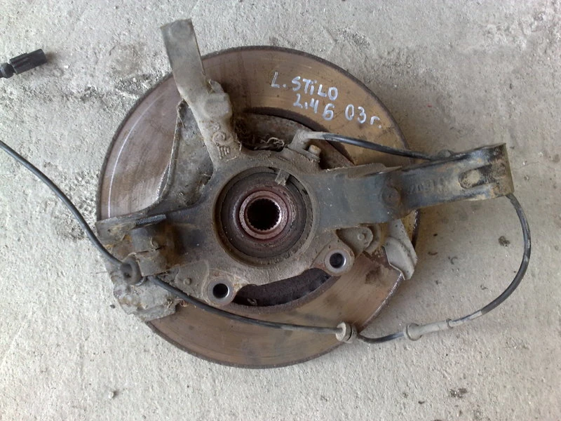 Преден ляв шенкел главина за Фиат Стило 2.4 бензин (1)