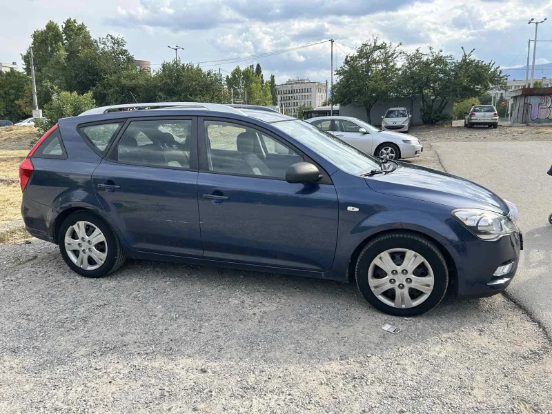 Kia Ceed, снимка 9 - Автомобили и джипове - 47025593