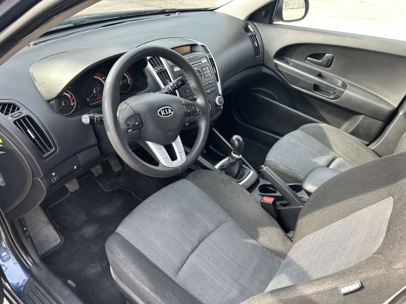 Kia Ceed, снимка 7 - Автомобили и джипове - 47025593