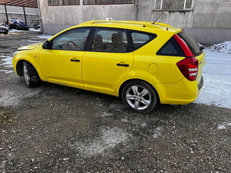 Kia Ceed 1.4 бензин, снимка 3 - Автомобили и джипове - 48601817