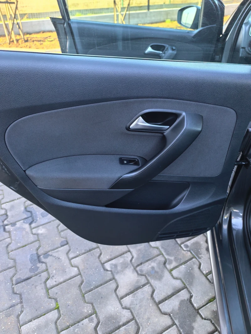 VW Polo 1.6 tdi 105 ks, снимка 17 - Автомобили и джипове - 52190696