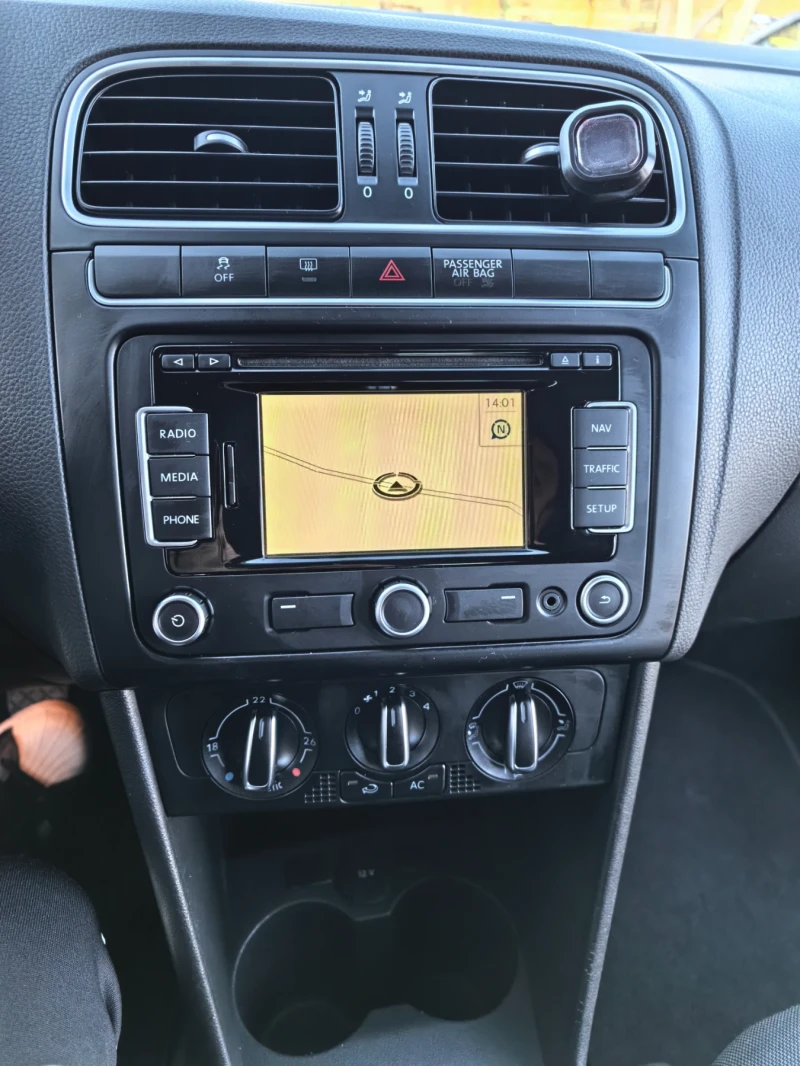 VW Polo 1.6 tdi 105 ks, снимка 16 - Автомобили и джипове - 52190696