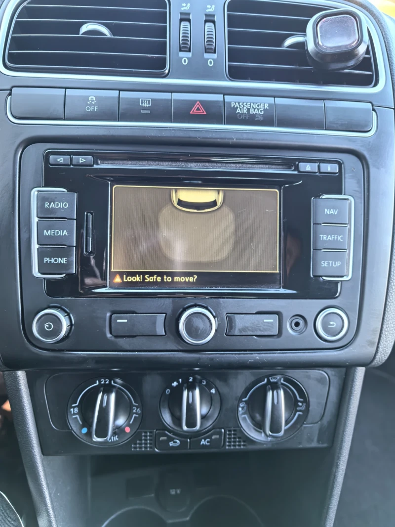 VW Polo 1.6 tdi 105 ks, снимка 12 - Автомобили и джипове - 52190696