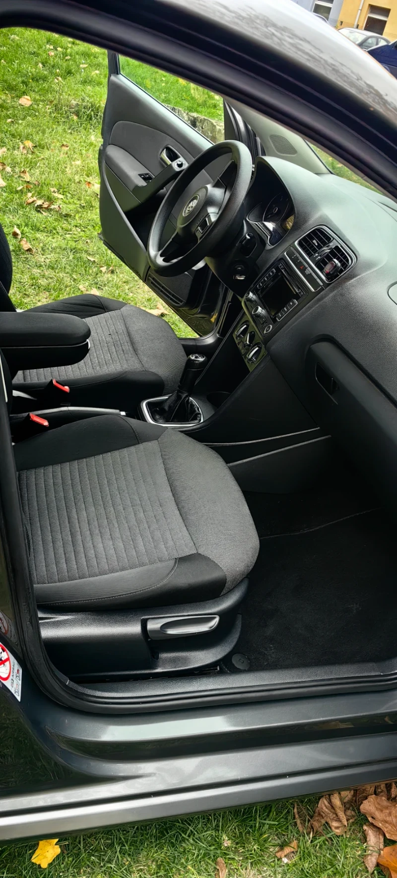 VW Polo 1.6 tdi 105 ks, снимка 10 - Автомобили и джипове - 52190696