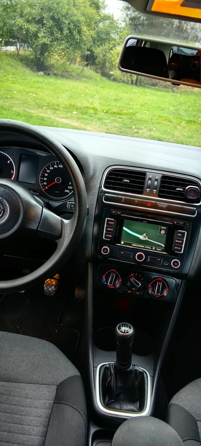 VW Polo 1.6 tdi 105 ks, снимка 7 - Автомобили и джипове - 52190696