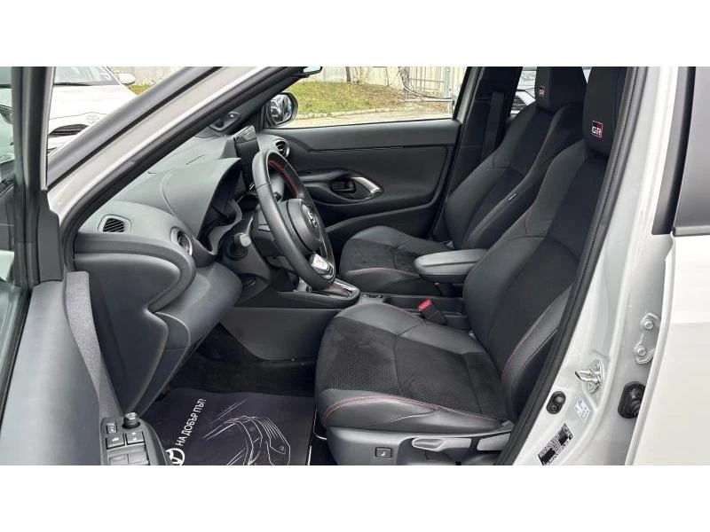 Toyota Yaris Cross 1.5HSD GR SPORT, снимка 12 - Автомобили и джипове - 54054567