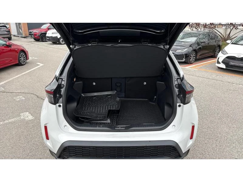 Toyota Yaris Cross 1.5HSD GR SPORT, снимка 10 - Автомобили и джипове - 54054567