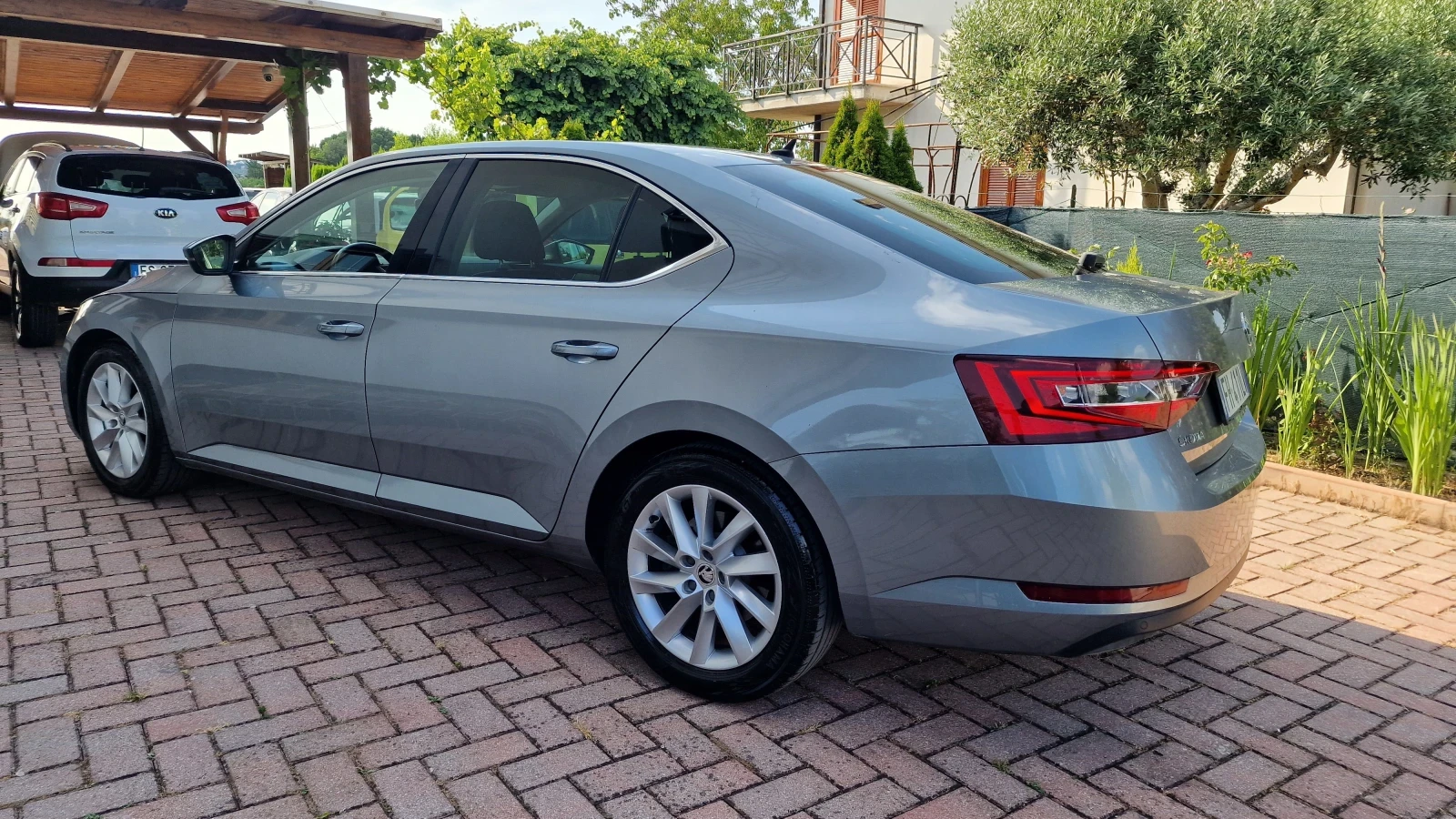 Skoda Superb 2.0TDI DSG - изображение 5