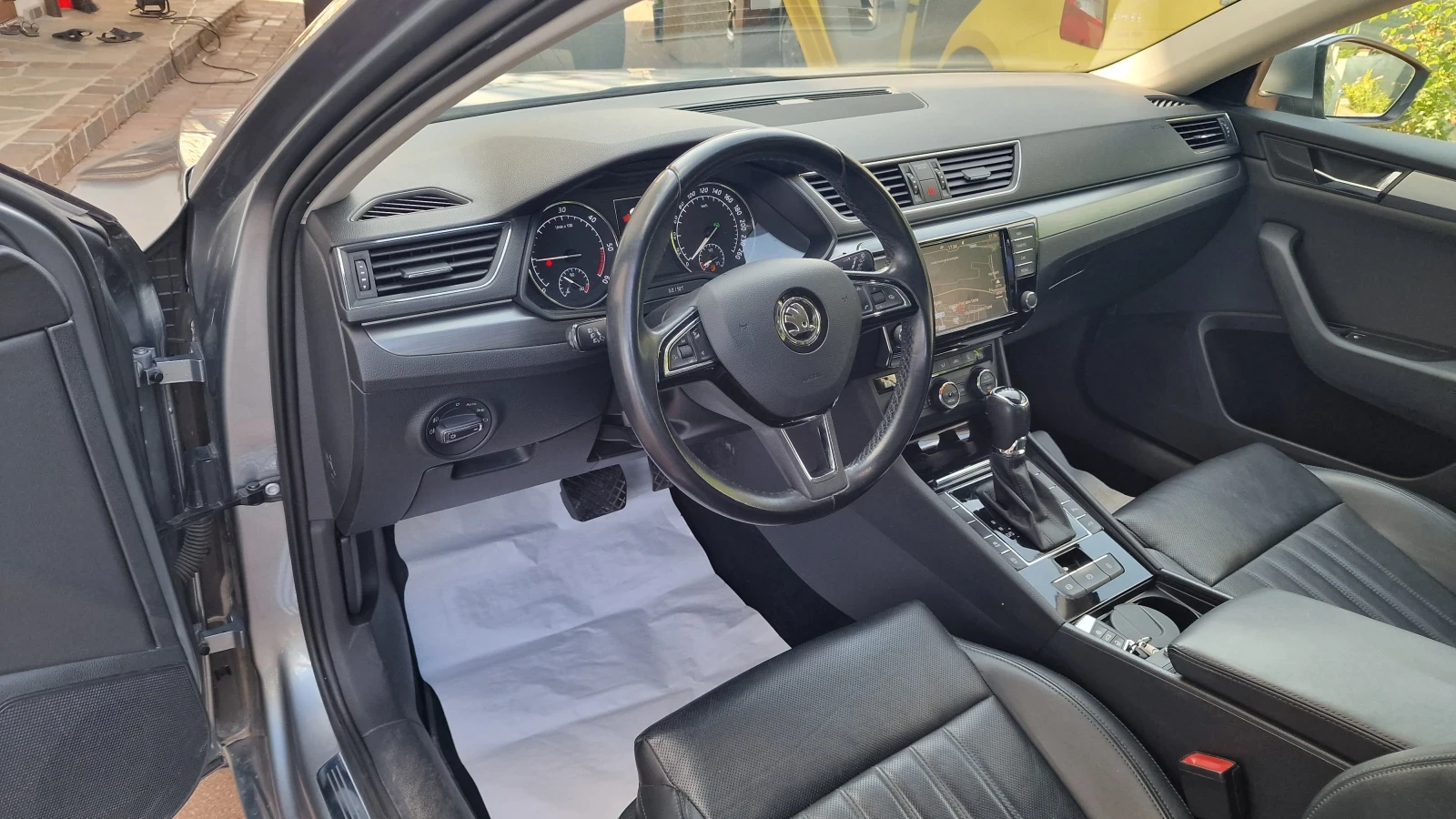 Skoda Superb 2.0TDI DSG - изображение 8