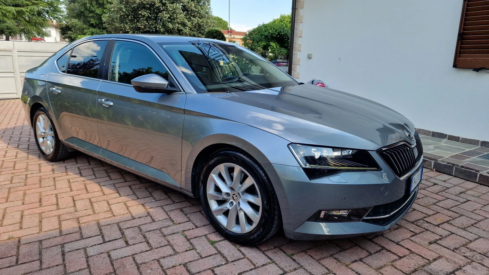 Skoda Superb 2.0TDI DSG - изображение 3