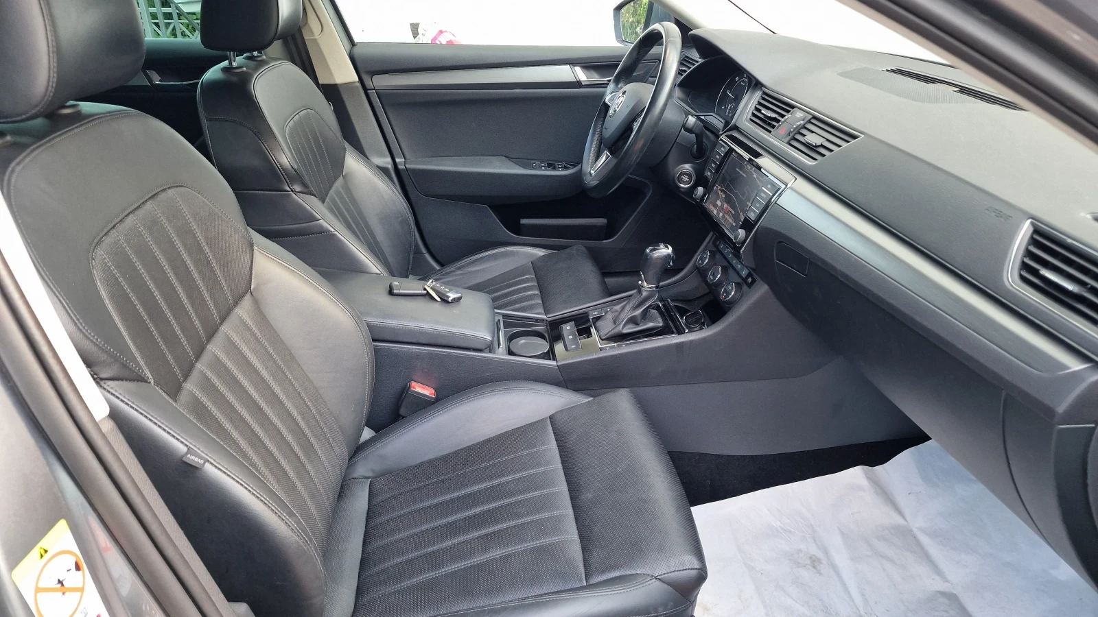 Skoda Superb 2.0TDI DSG - изображение 10