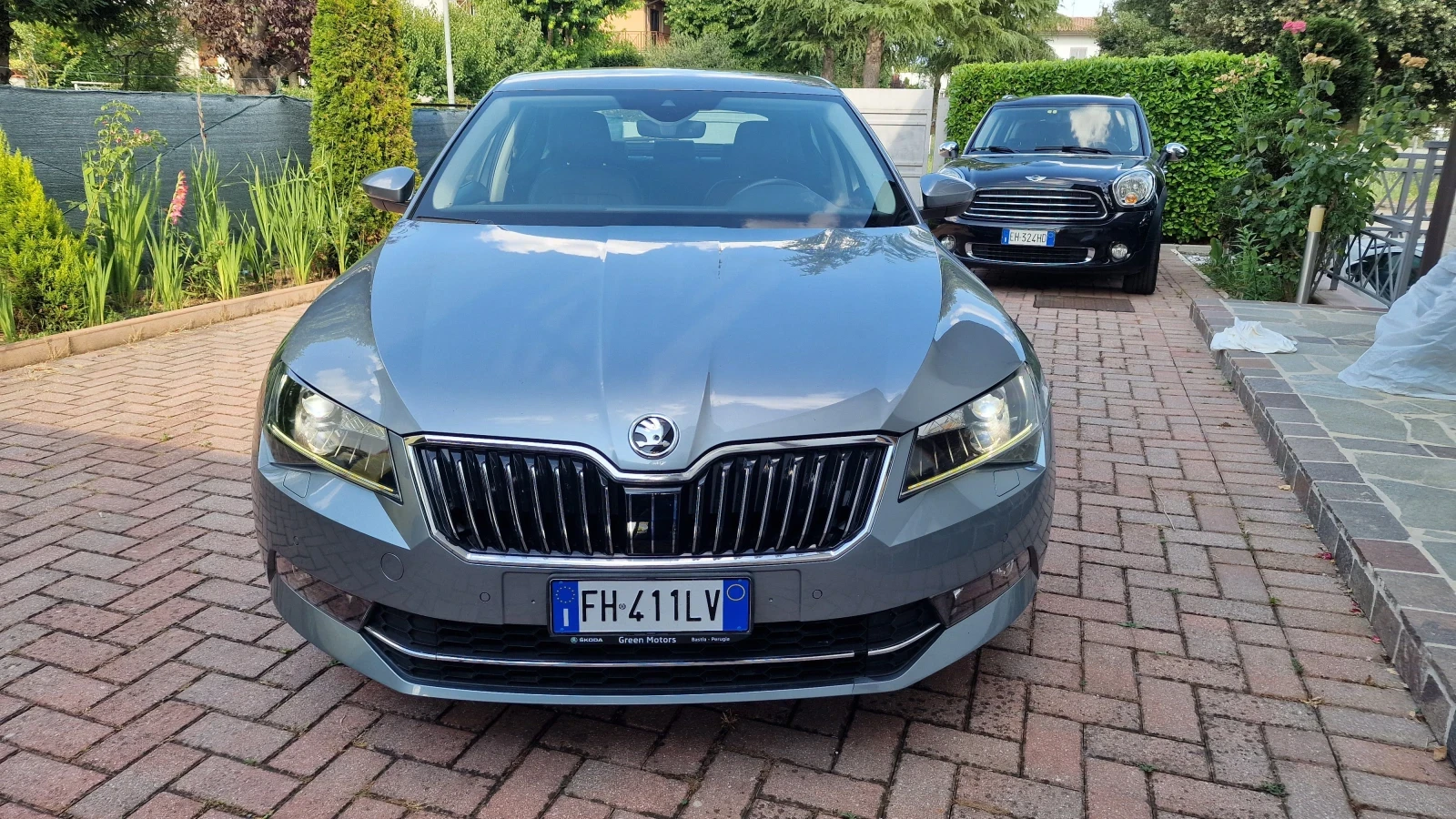 Skoda Superb 2.0TDI DSG - изображение 2