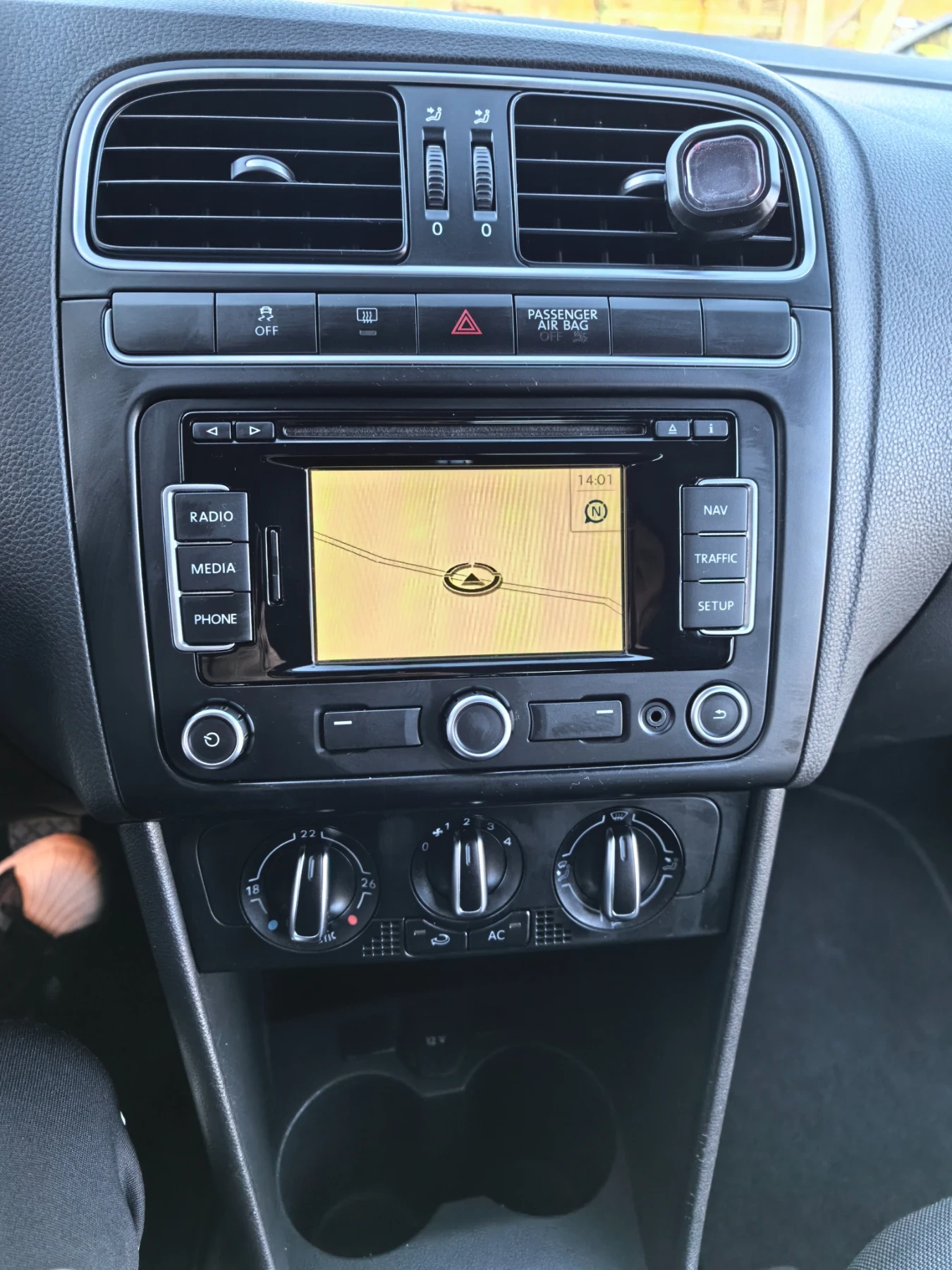 VW Polo 1.6 tdi 105 ks, снимка 16 - Автомобили и джипове - 53757065