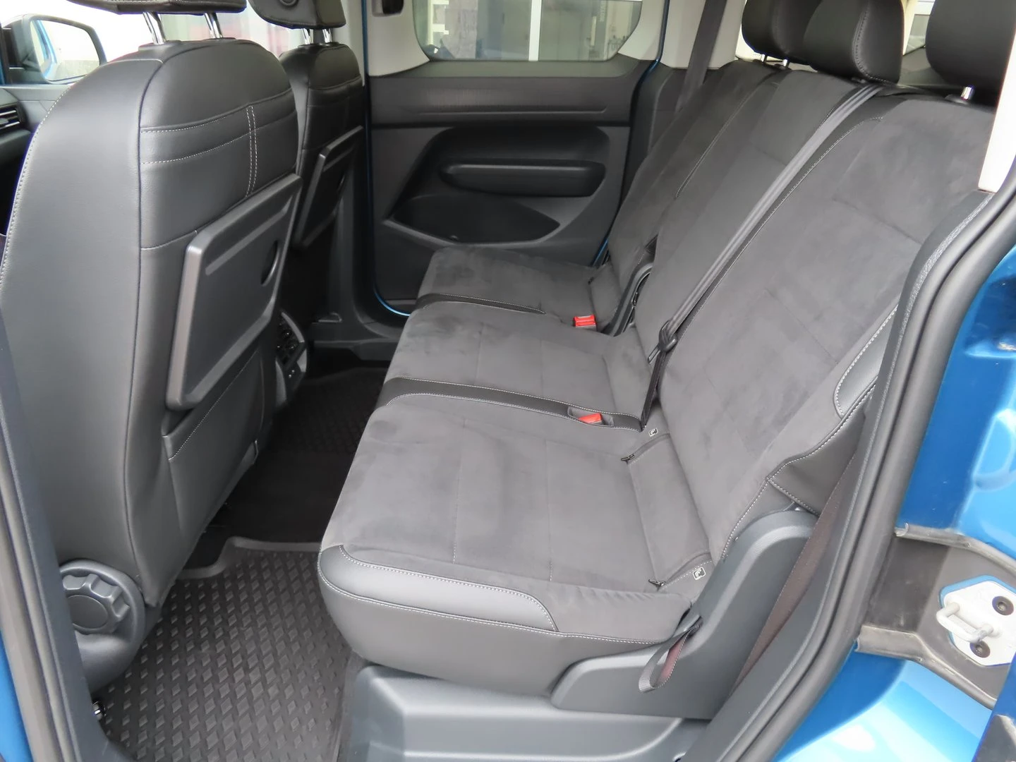 VW Caddy Style TDI 7 места - изображение 6