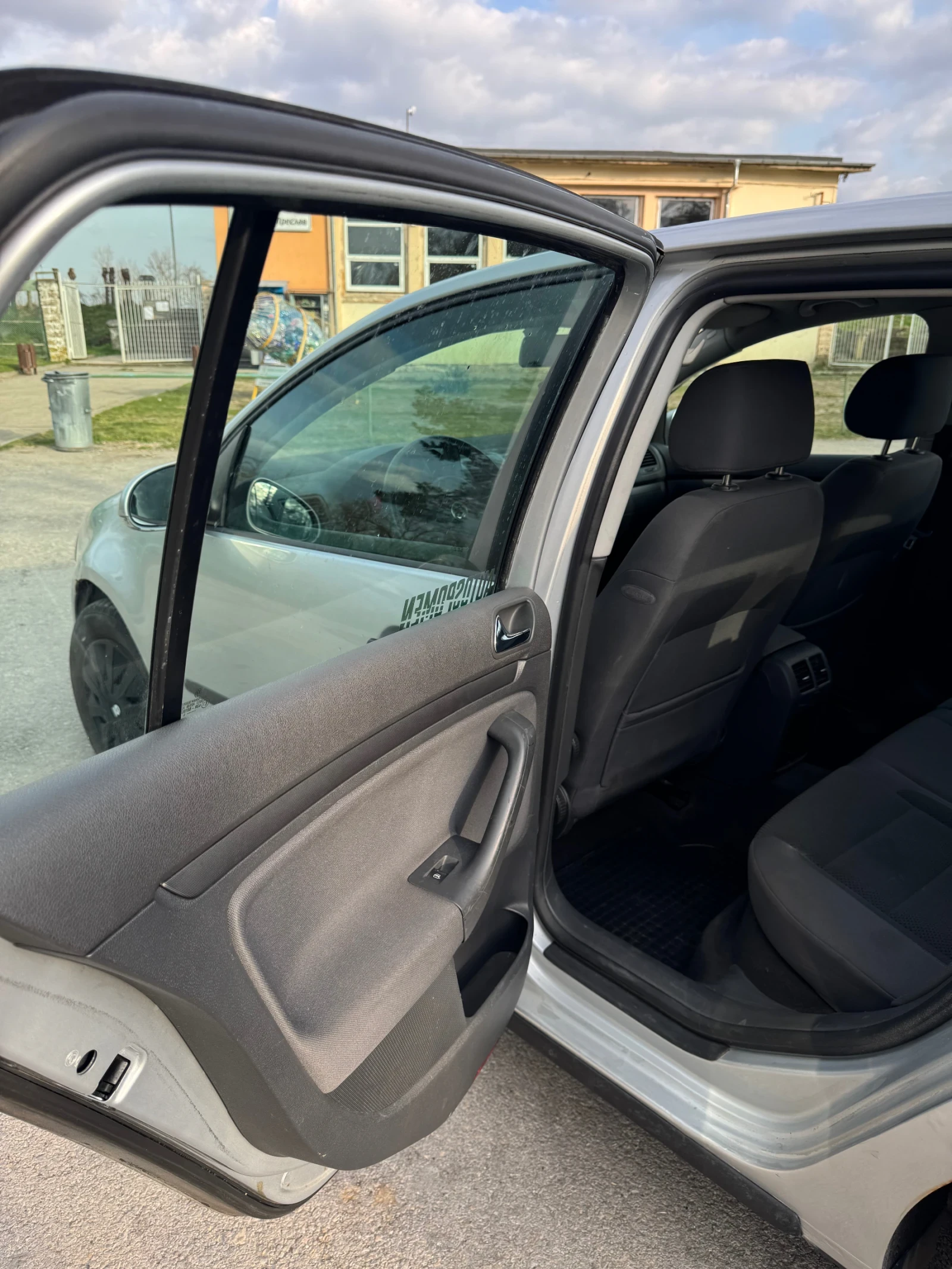 VW Golf 1.9 TDI, снимка 8 - Автомобили и джипове - 53877906