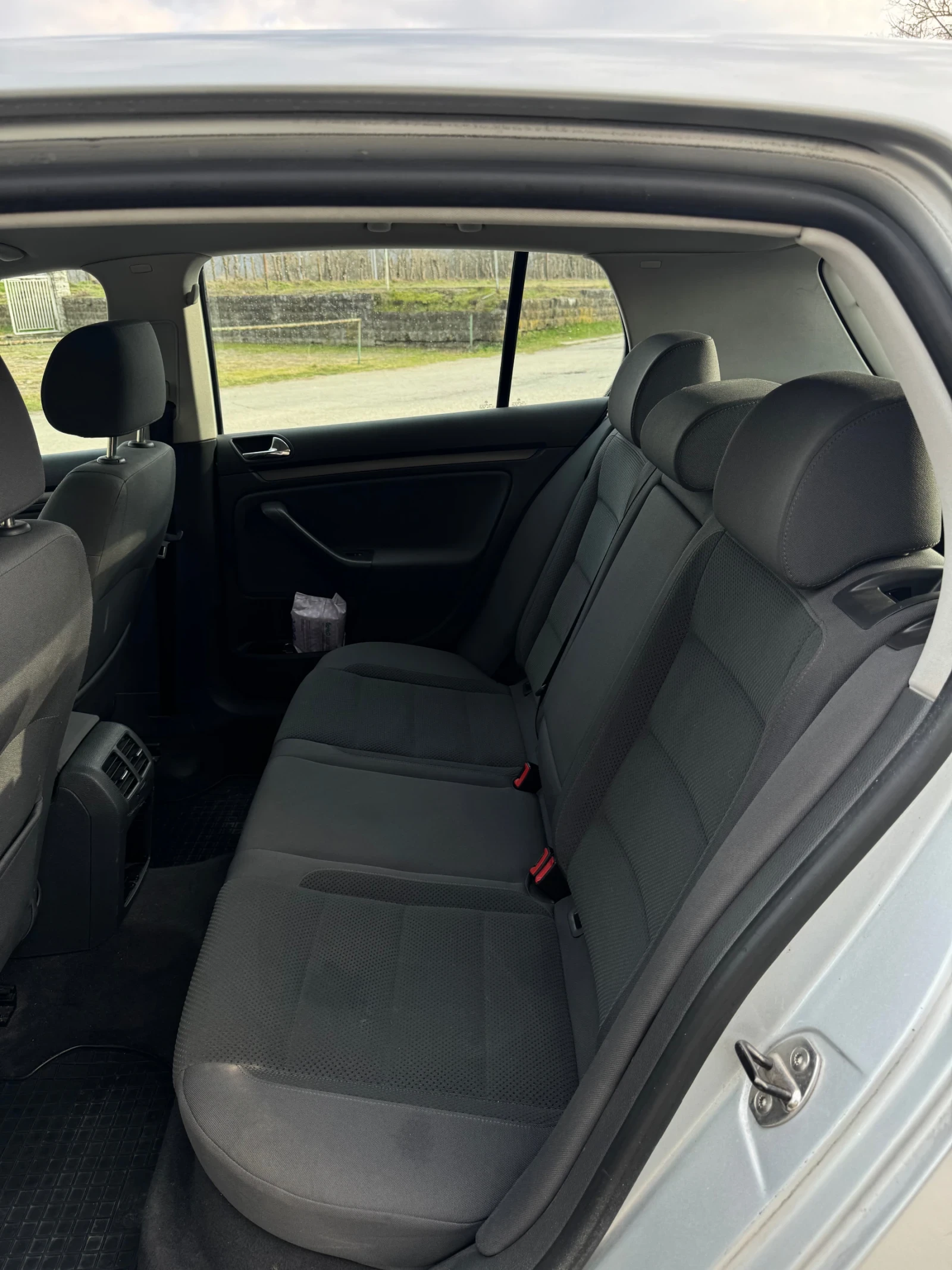 VW Golf 1.9 TDI, снимка 7 - Автомобили и джипове - 53877906