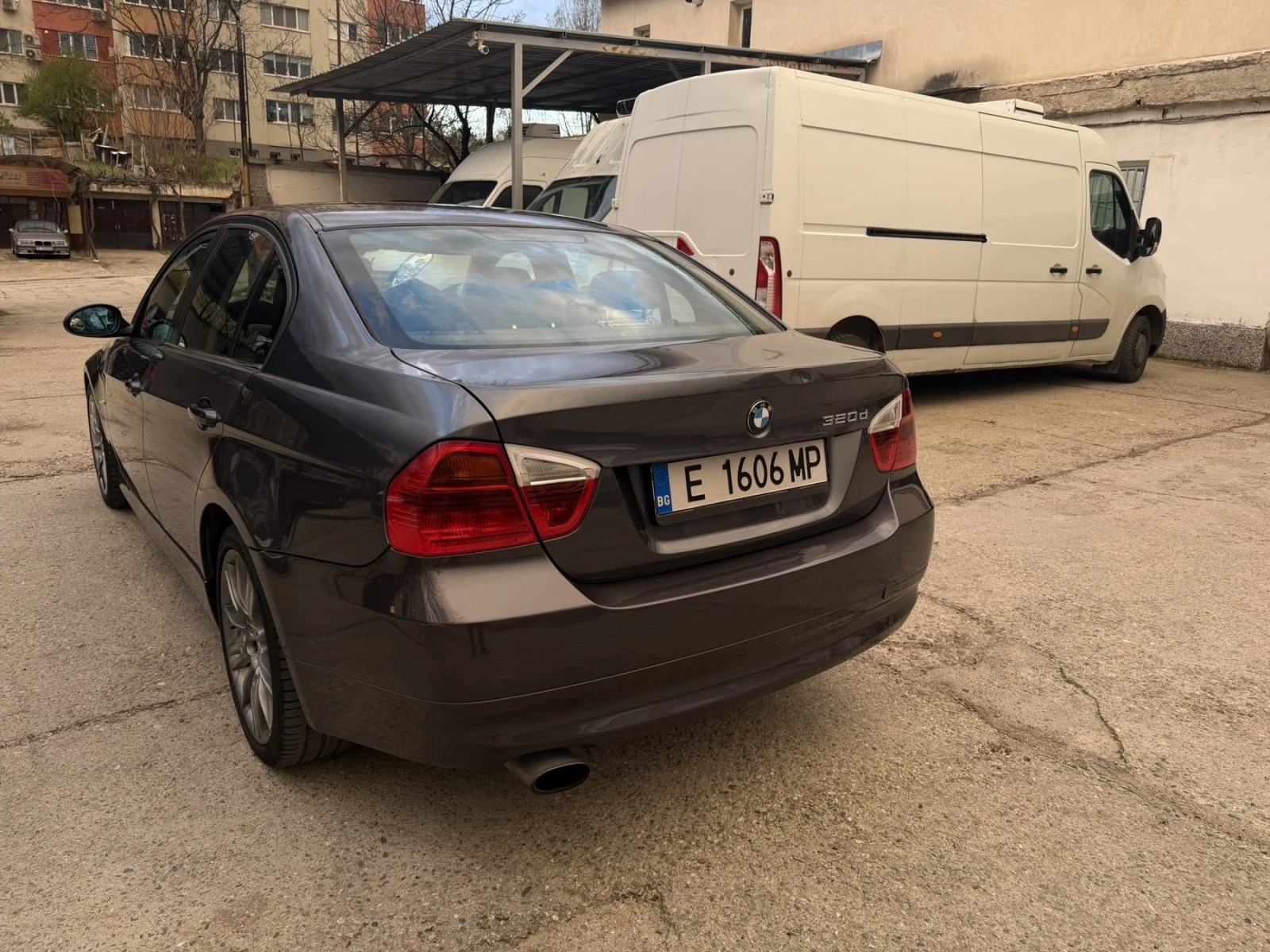 BMW 320 320D Ръчка, снимка 4 - Автомобили и джипове - 54092356