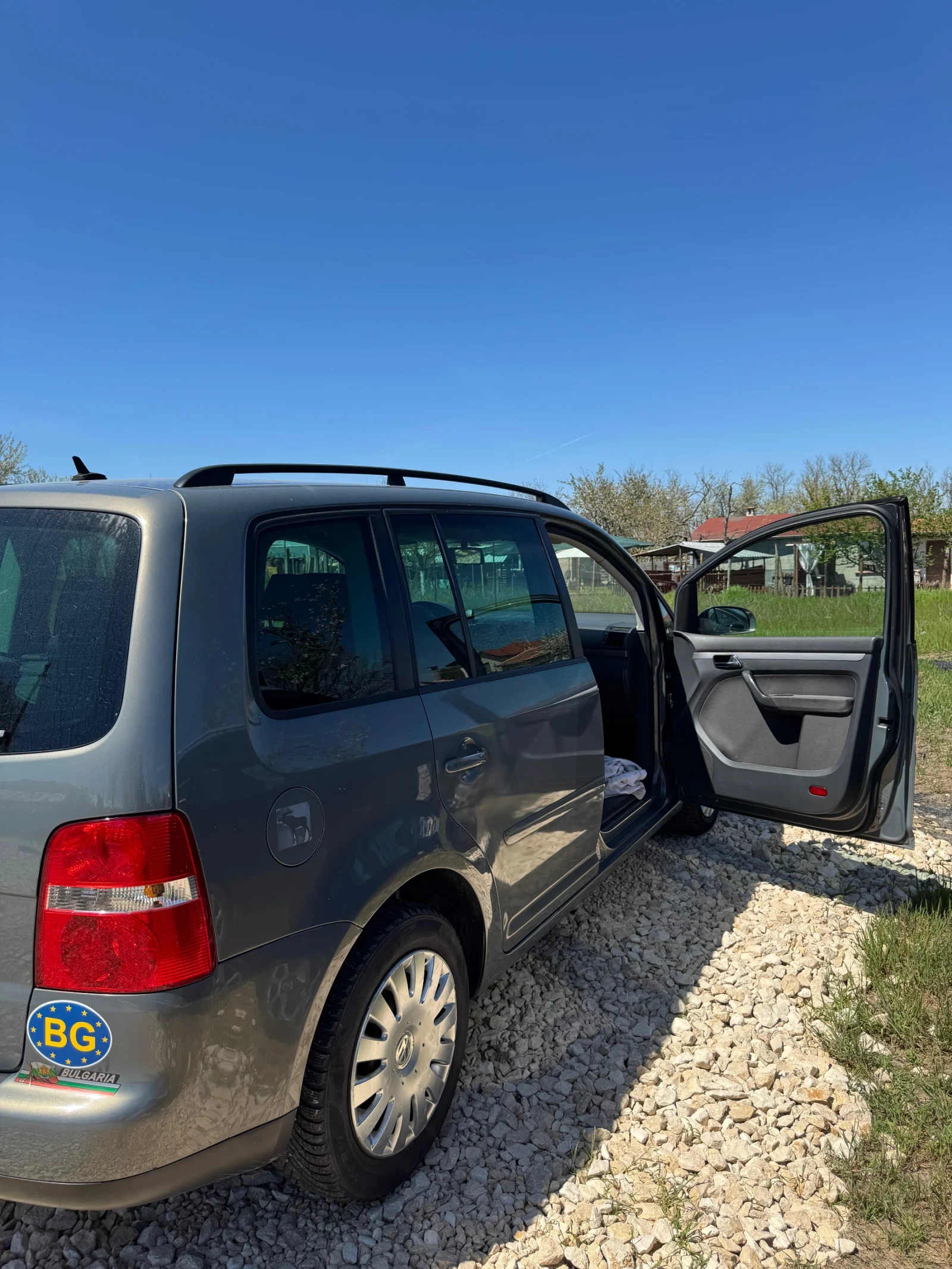 VW Touran, снимка 5 - Автомобили и джипове - 54359838