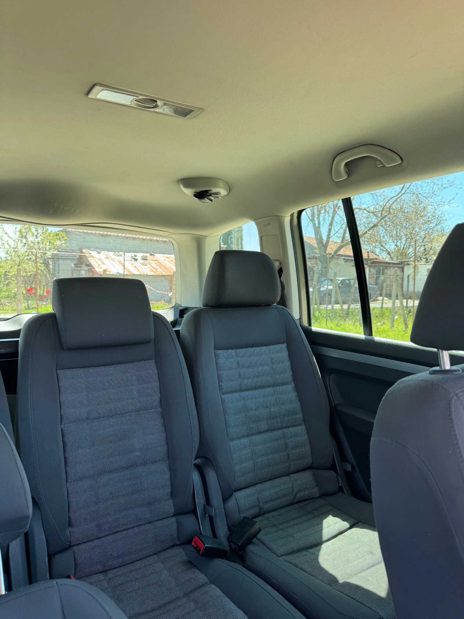 VW Touran, снимка 8 - Автомобили и джипове - 54359838