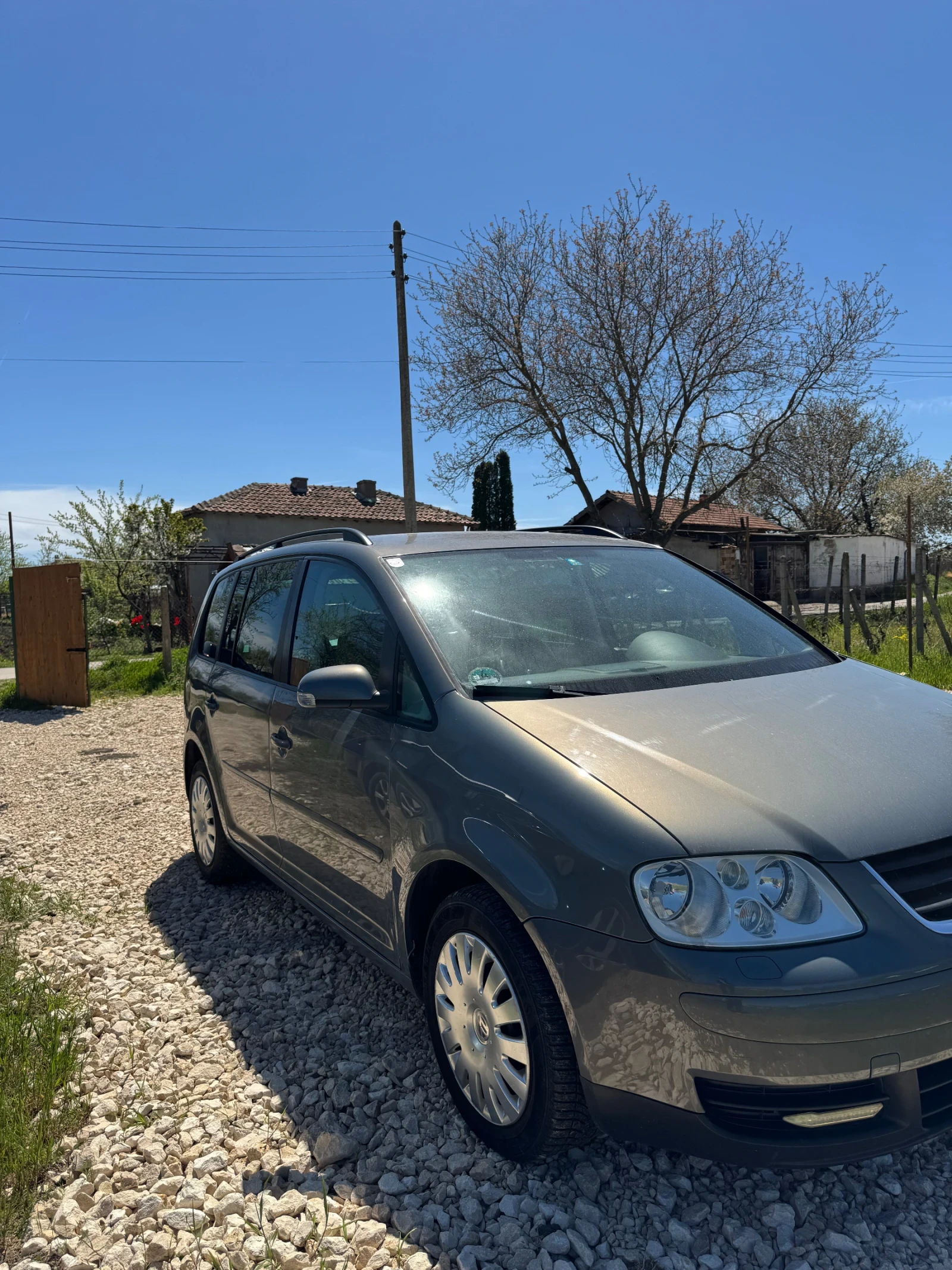 VW Touran, снимка 6 - Автомобили и джипове - 54359838