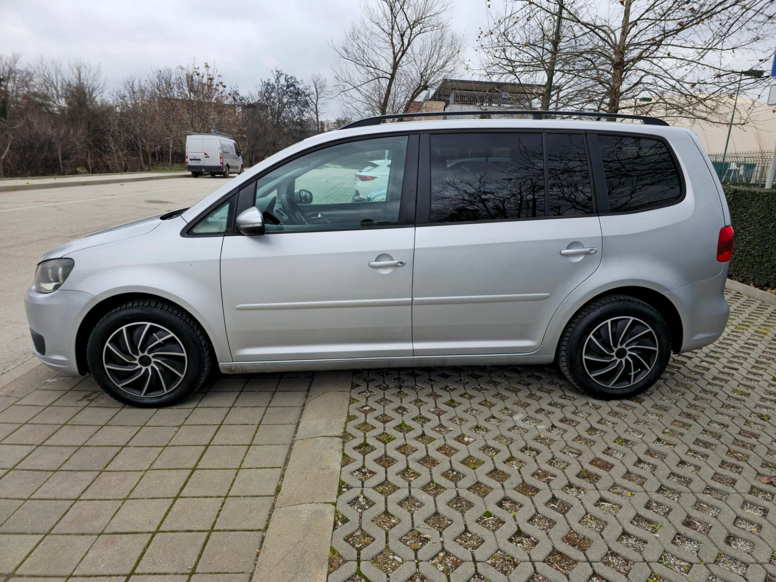 VW Touran, снимка 11 - Автомобили и джипове - 54818589