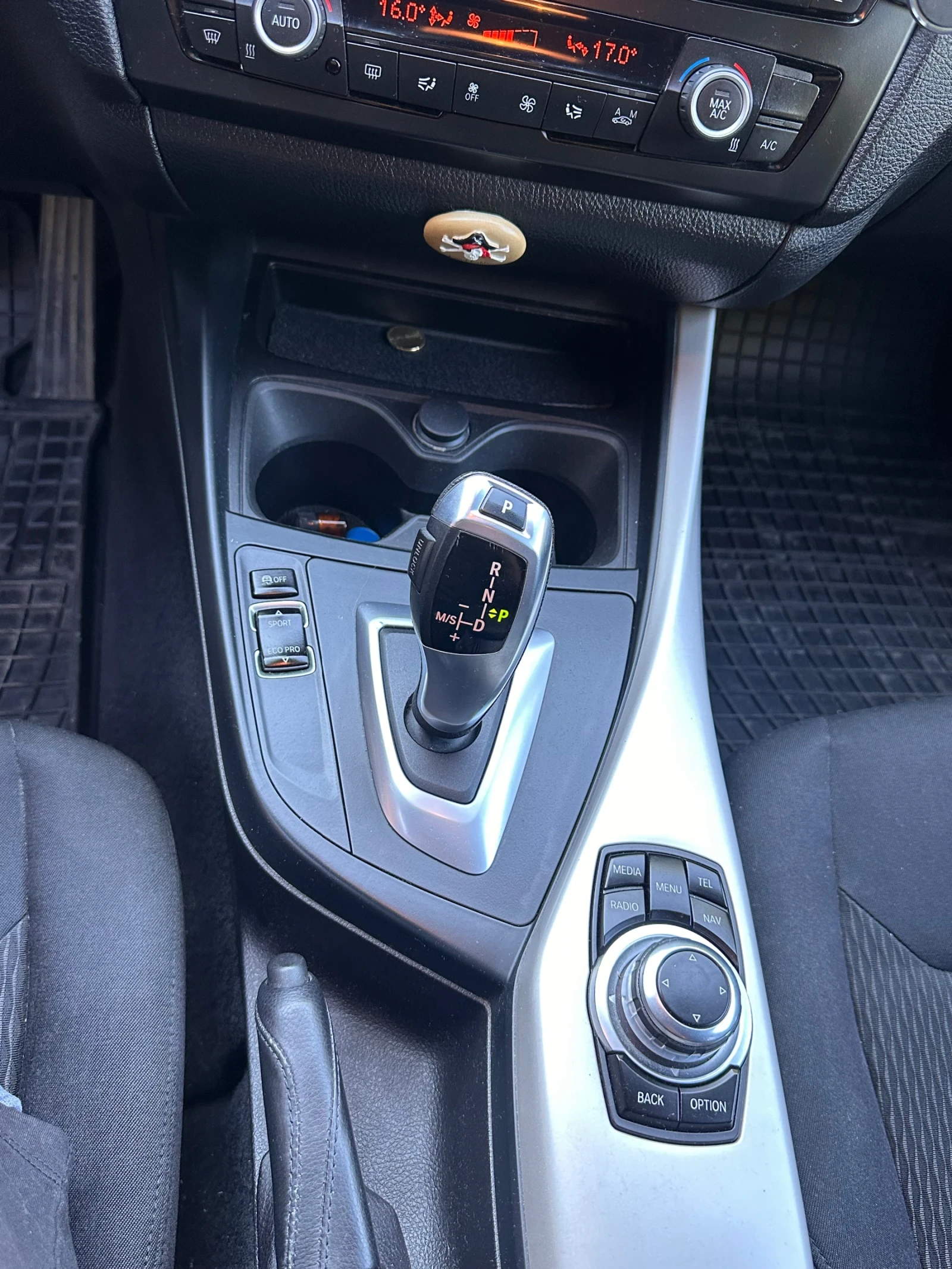 BMW 118 Diesel, снимка 14 - Автомобили и джипове - 55550452