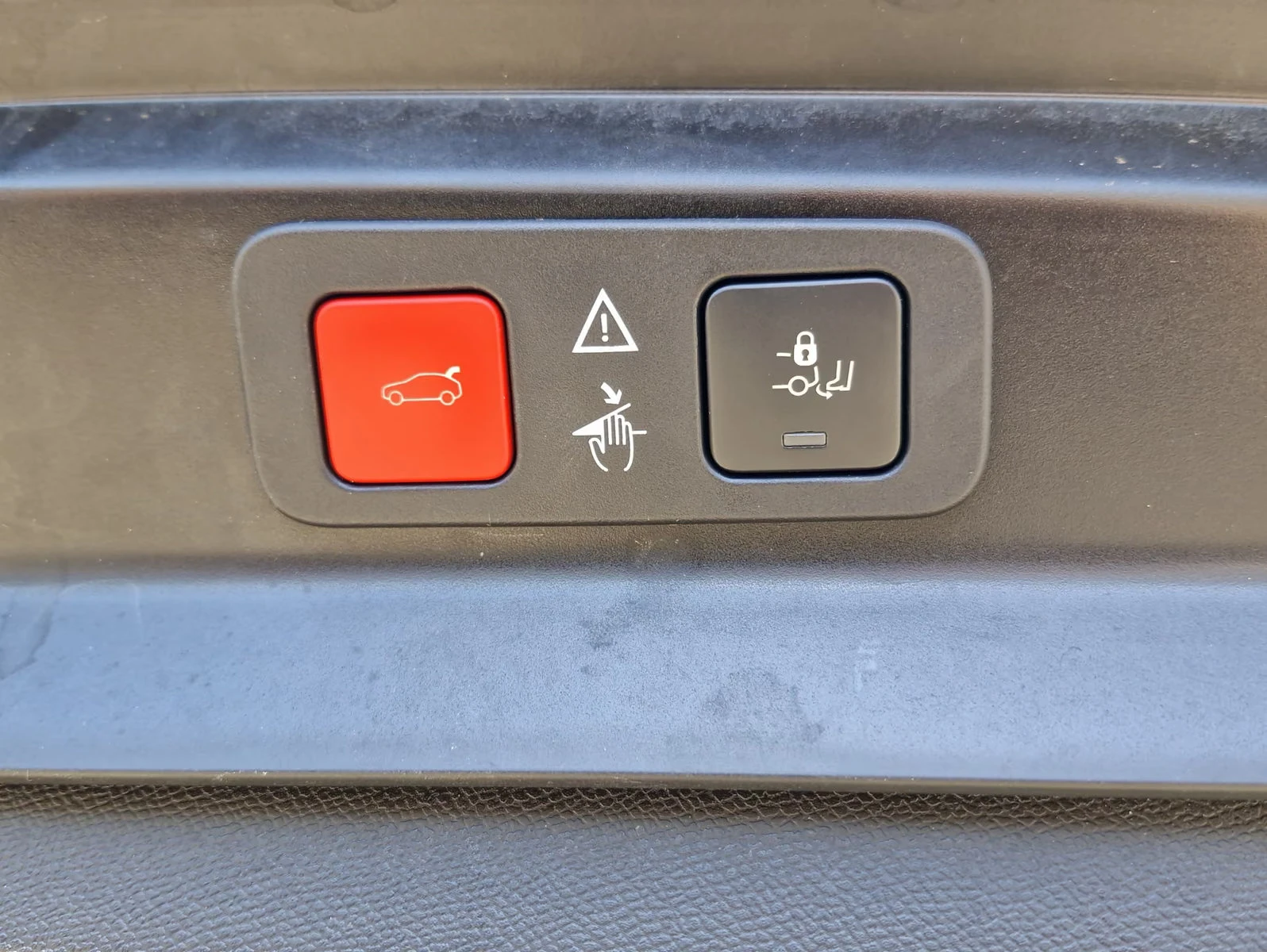 Peugeot 5008 GT-LINE/131HP/7S/PANO/CAM/LED/CPLAY/KLESS/629q, снимка 15 - Автомобили и джипове - 55750163