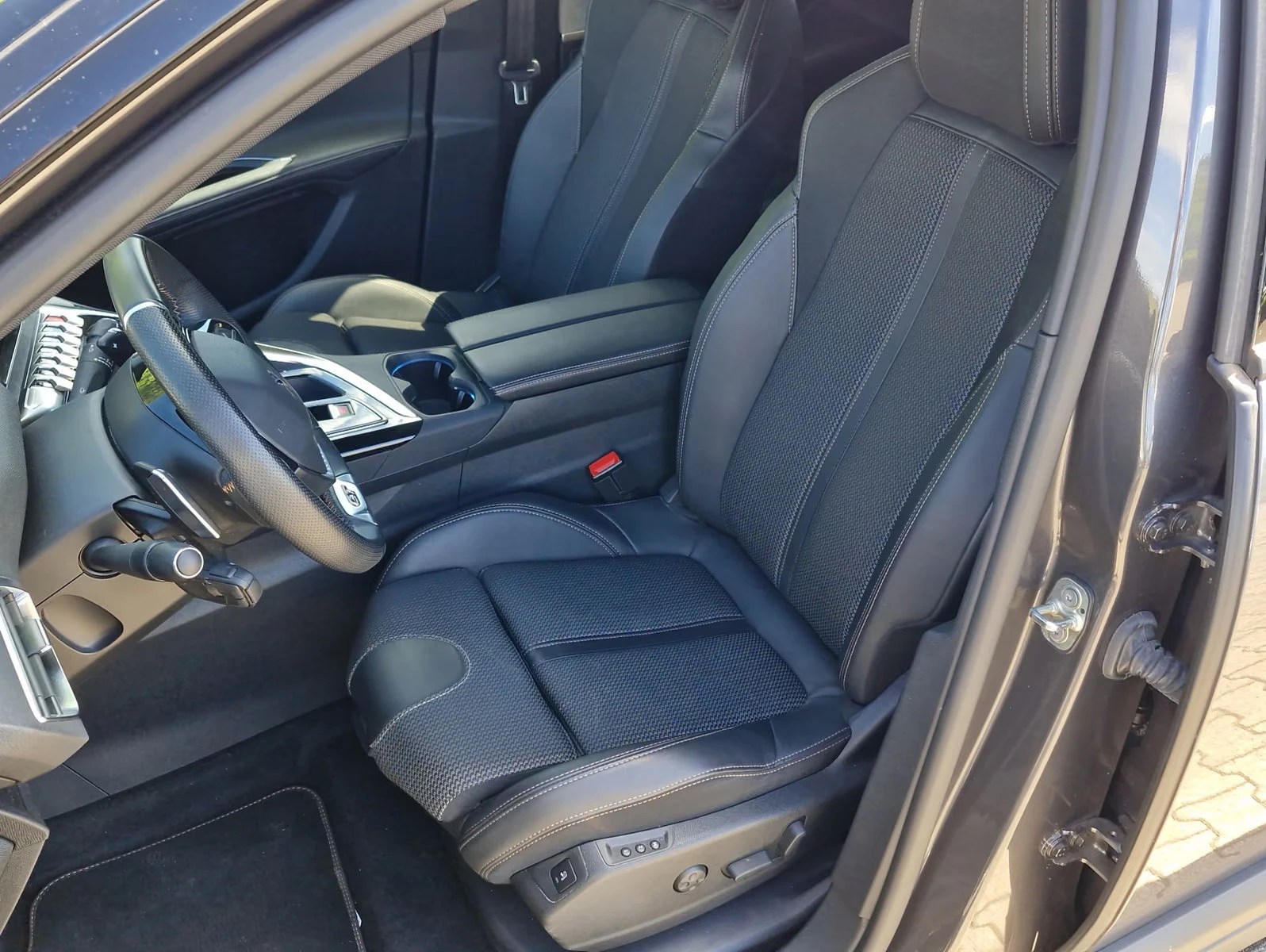 Peugeot 5008 GT-LINE/131HP/7S/PANO/CAM/LED/CPLAY/KLESS/629q, снимка 4 - Автомобили и джипове - 55750163