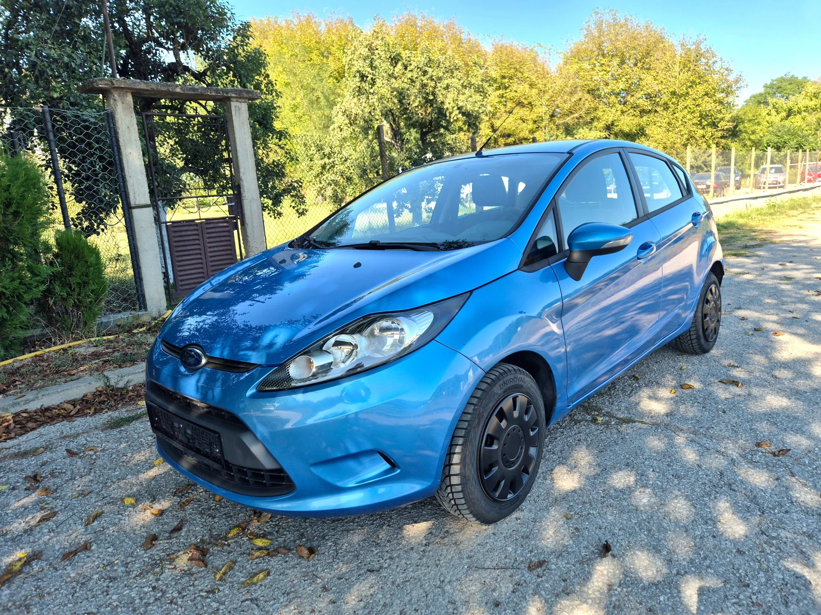 Ford Fiesta 1.3/клима, снимка 10 - Автомобили и джипове - 55887851