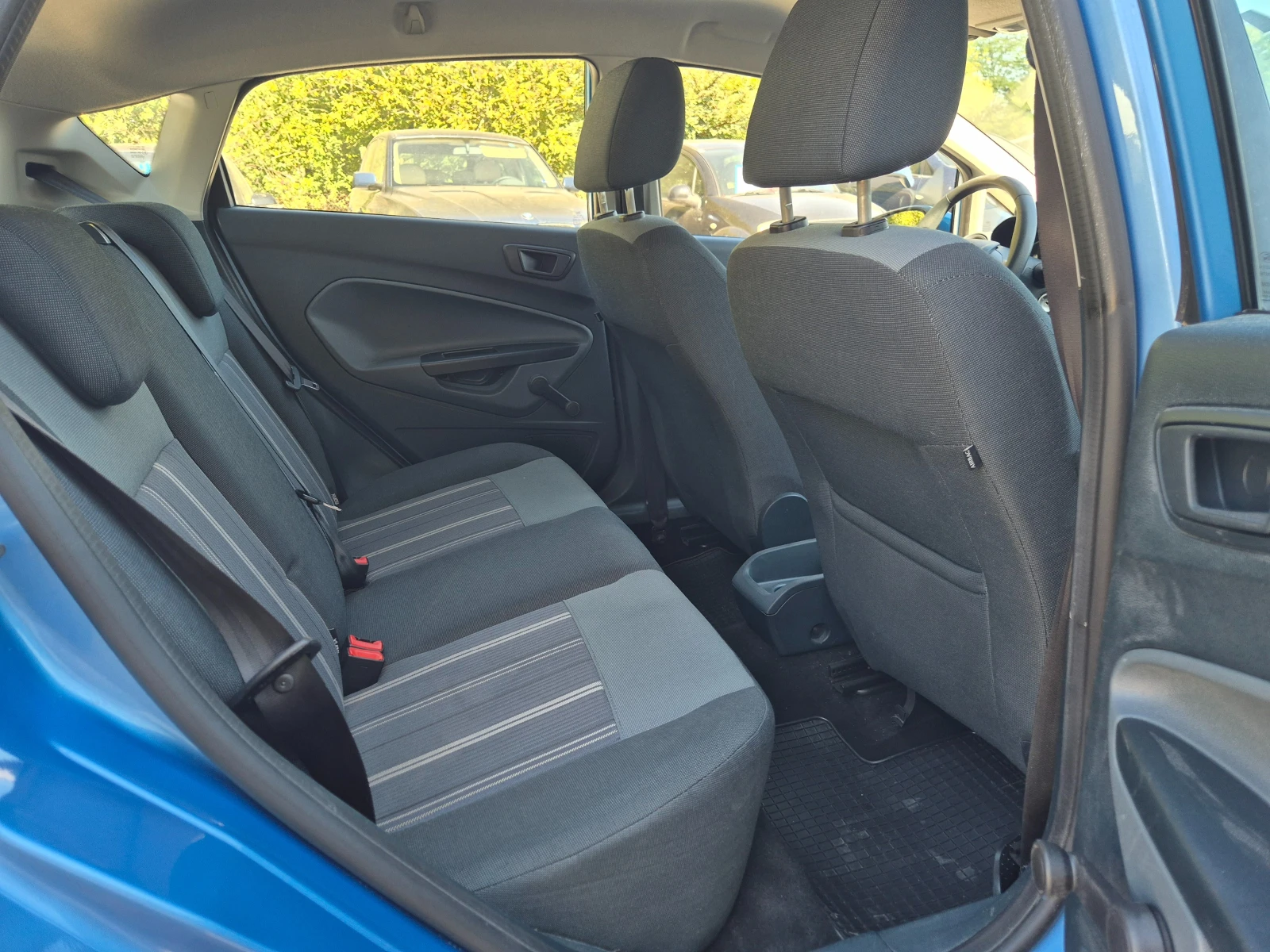 Ford Fiesta 1.3/клима, снимка 13 - Автомобили и джипове - 55887851