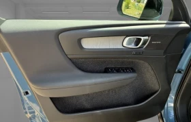 Volvo XC40 B4 = Plus Dark = Гаранция, снимка 4