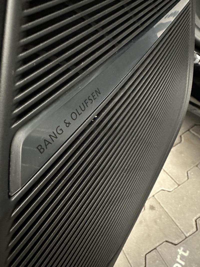 Audi RSQ8 Bang&Olufsen/Carbon/Керамика/Обдухване/Head-Up, снимка 14 - Автомобили и джипове - 44038623