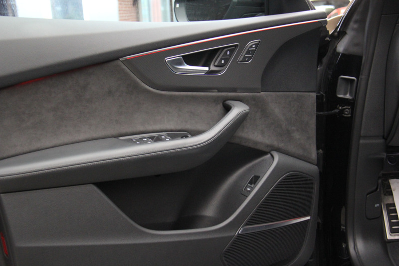 Audi RSQ8 Bang&Olufsen/Carbon/Керамика/Обдухване/Head-Up, снимка 13 - Автомобили и джипове - 44038623