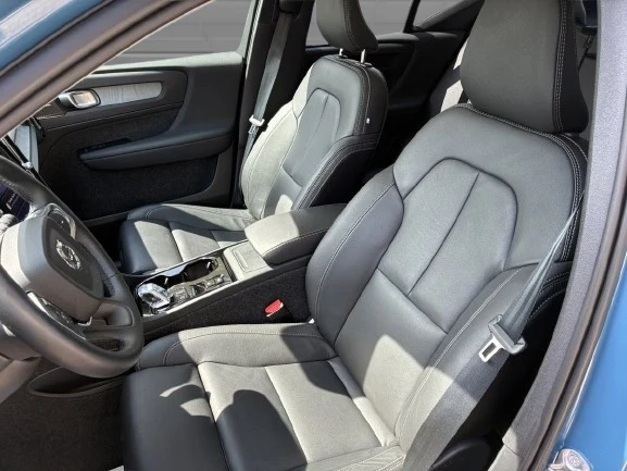 Volvo XC40 B4 = Plus Dark = Гаранция, снимка 5 - Автомобили и джипове - 55752586