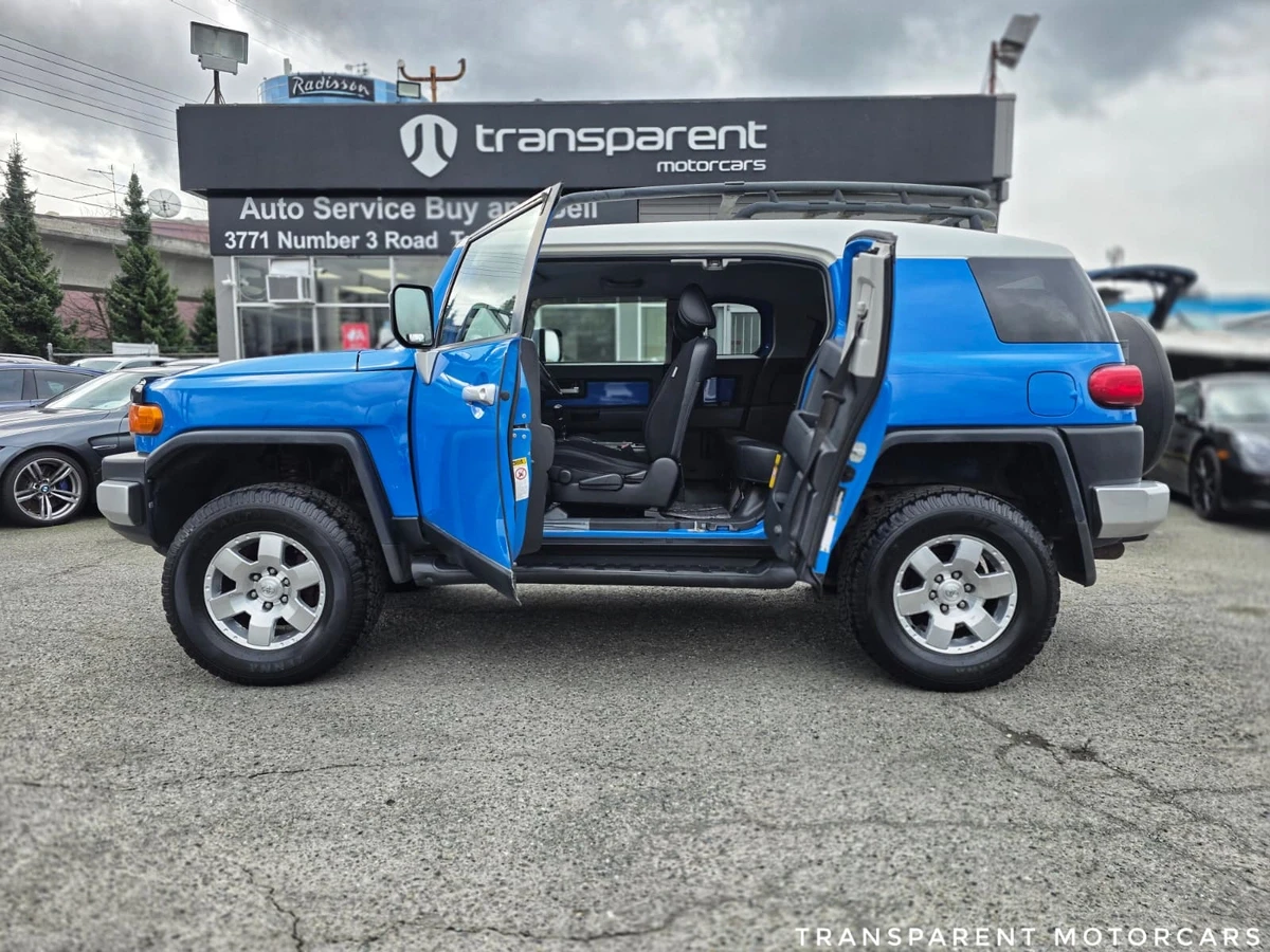 Toyota Fj cruiser off road/ Parking Sensors/4WD/V6, снимка 6 - Автомобили и джипове - 55234333