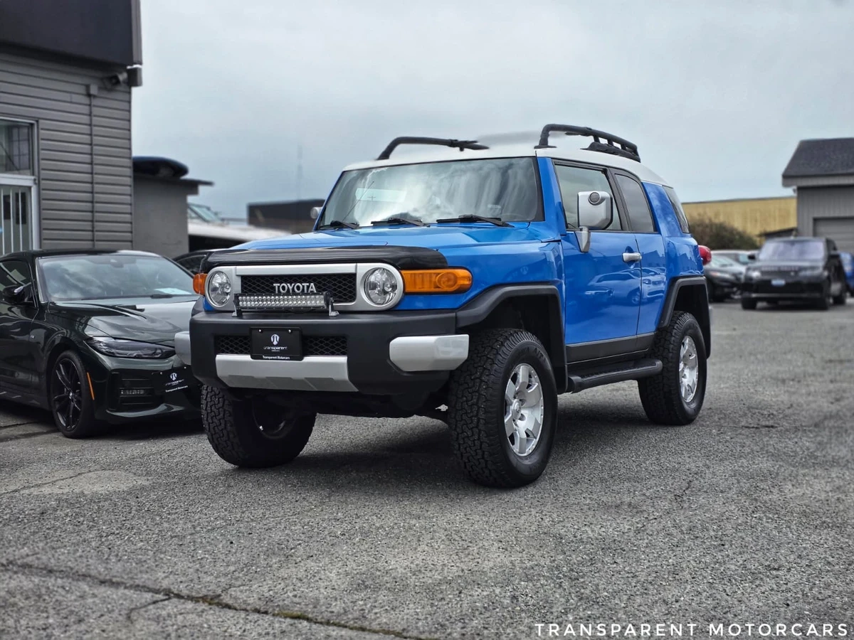 Toyota Fj cruiser off road/ Parking Sensors/4WD/V6, снимка 2 - Автомобили и джипове - 55234333