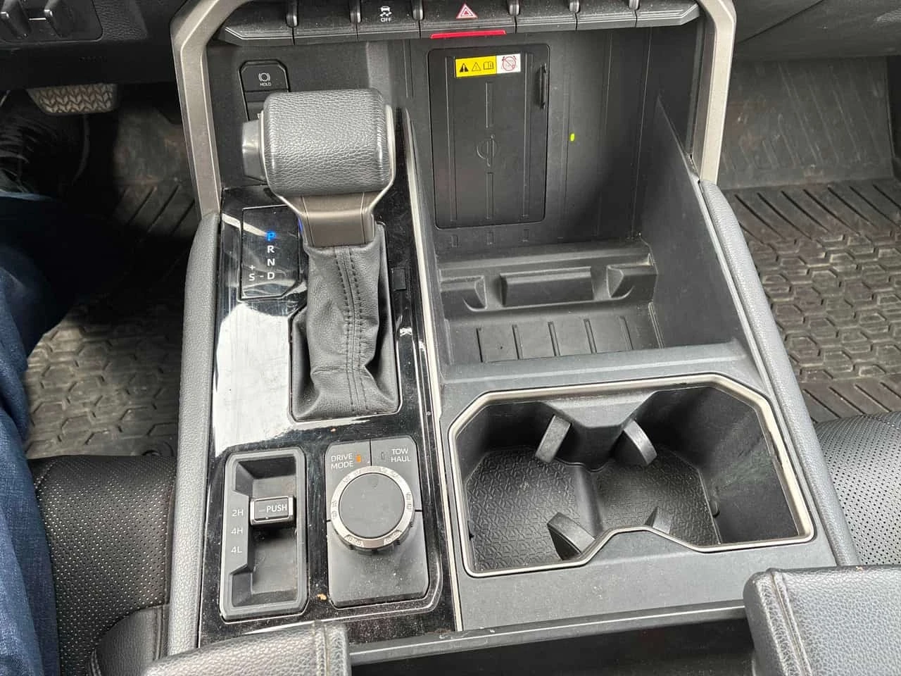 Toyota Tundra * Limited Hybrid * CARFAX * , снимка 13 - Автомобили и джипове - 56224054