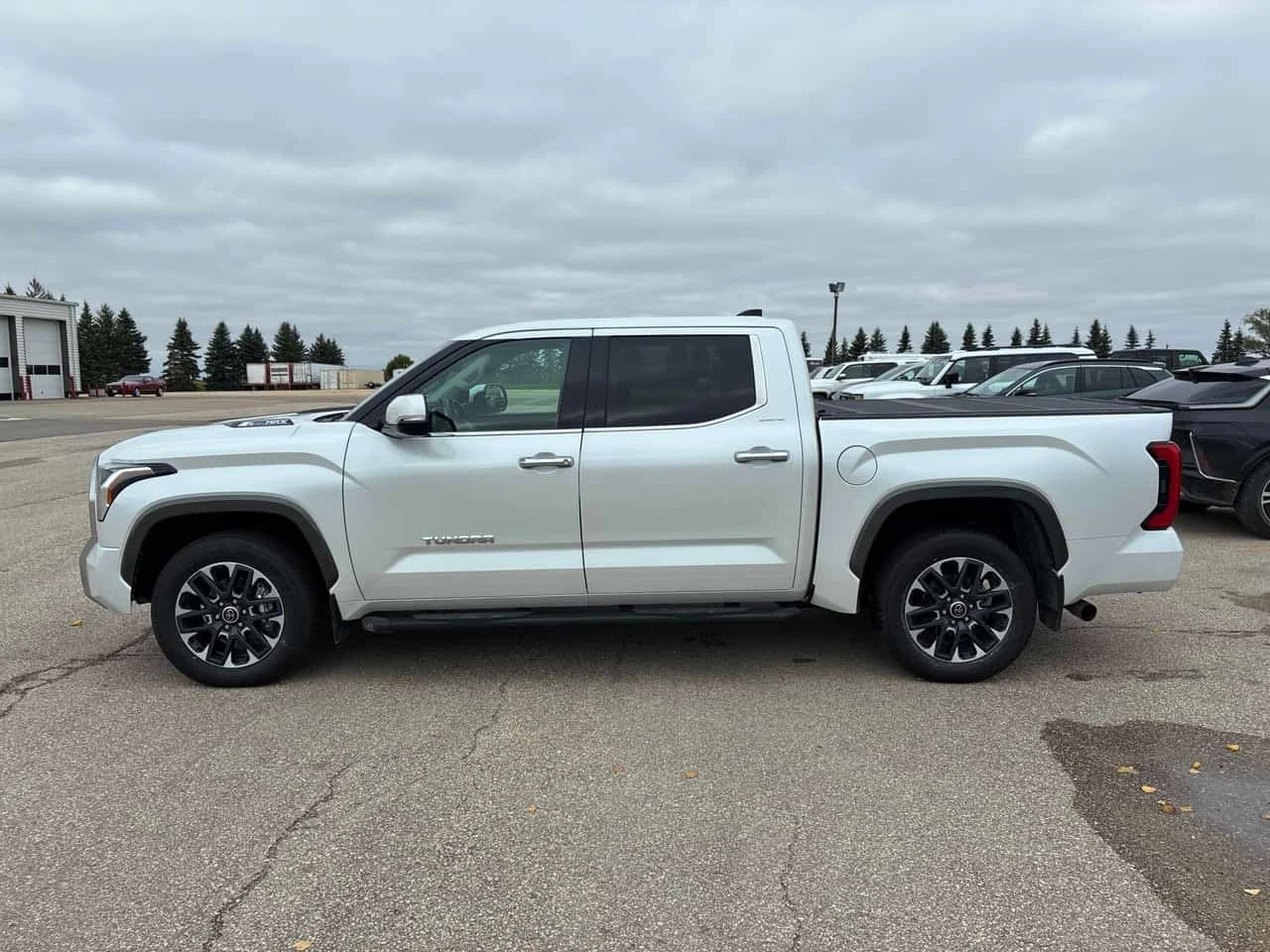Toyota Tundra * Limited Hybrid * CARFAX * , снимка 2 - Автомобили и джипове - 56224054