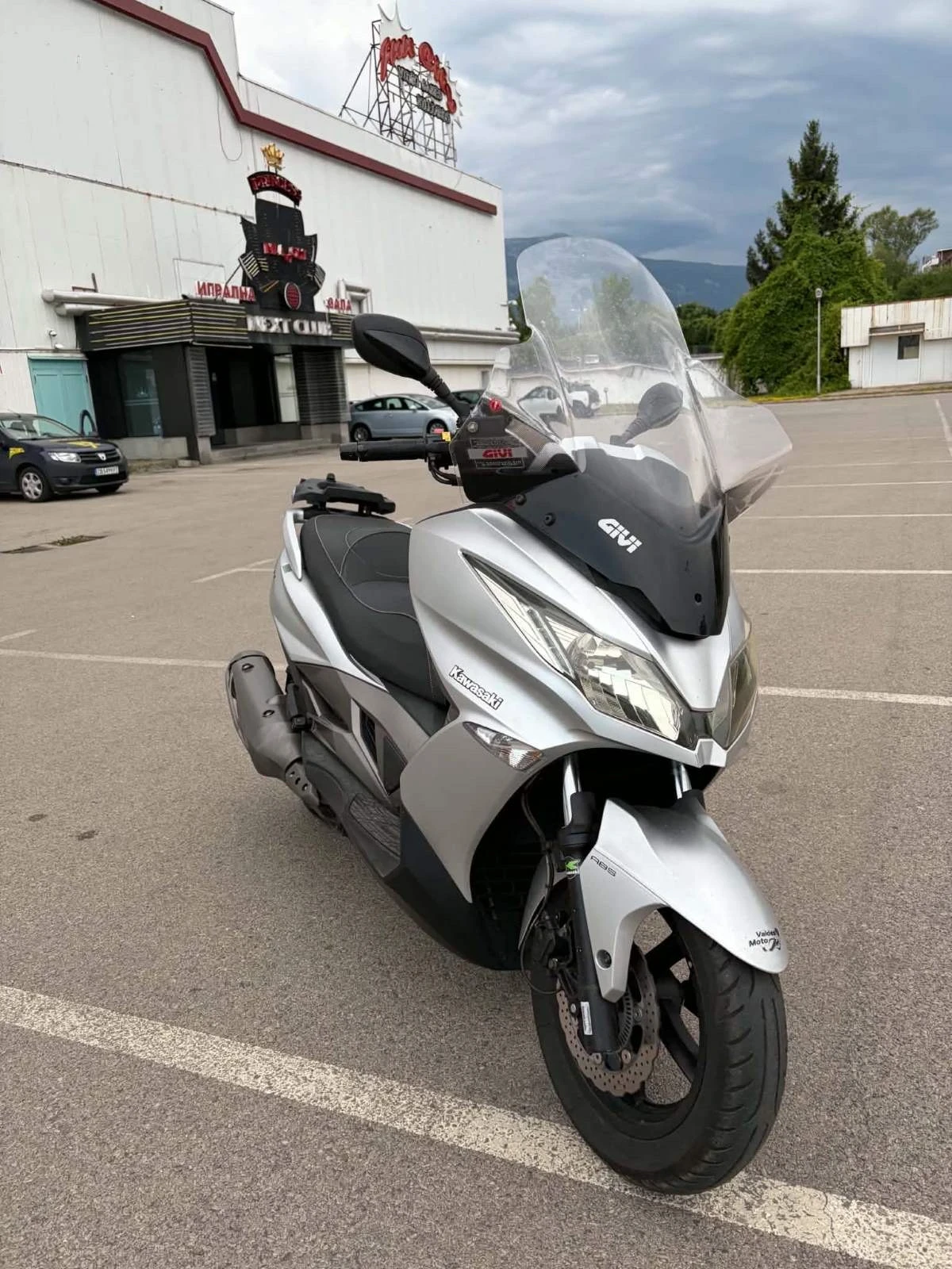 Kawasaki J300