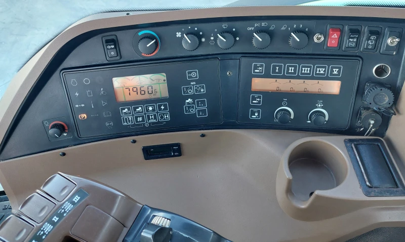 Трактор John Deere 8420 Powerschift, снимка 13 - Селскостопанска техника - 52008731