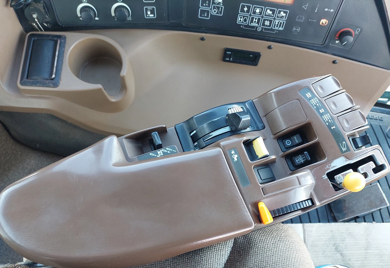  John Deere 8420 Powerschift | Mobile.bg   12