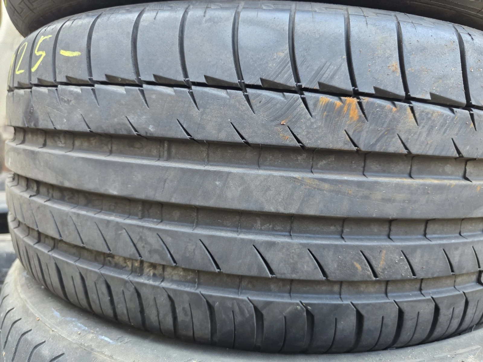 Гуми Летни 225/40R18, снимка 2 - Гуми и джанти - 56730698