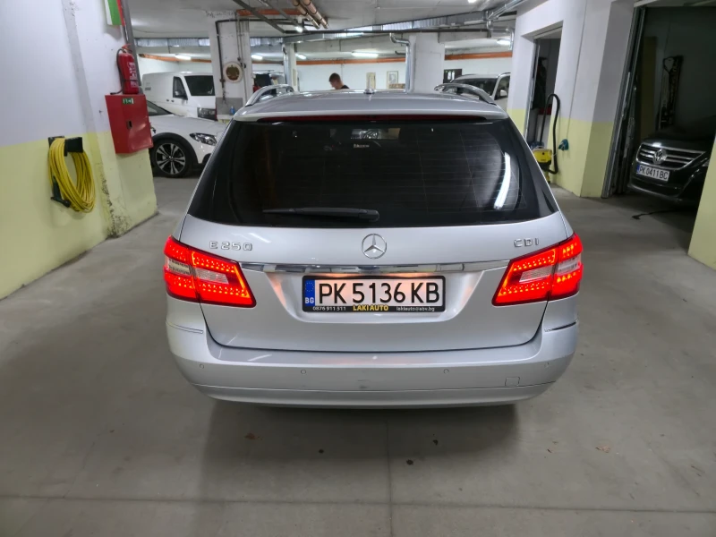 Mercedes-Benz E 250 Euro 5AVANTGARDE Панорама Черен таван , снимка 7 - Автомобили и джипове - 52647827