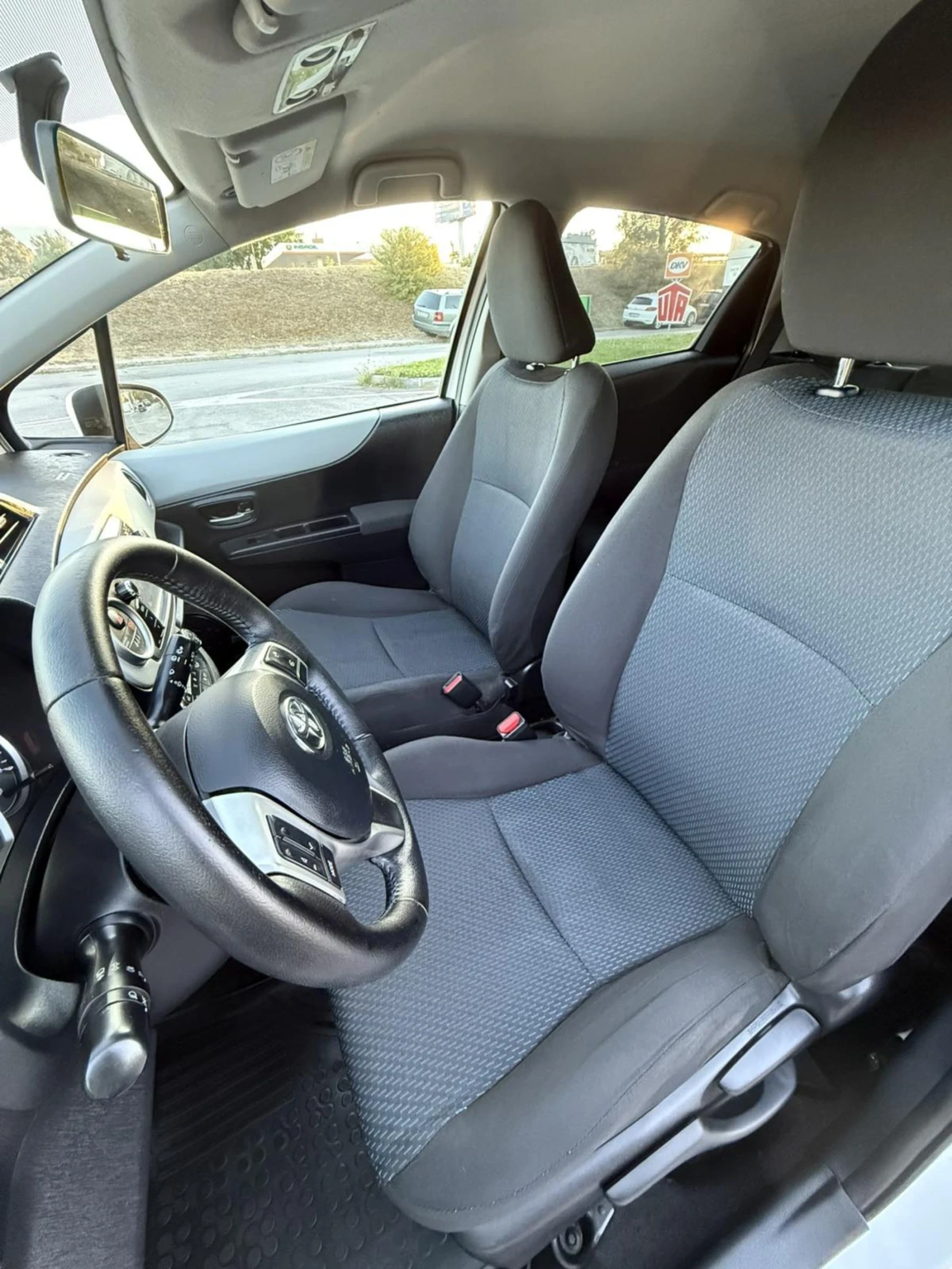 Toyota Yaris HYBRID ТОП СЪСТОЯНИЕ  - изображение 6