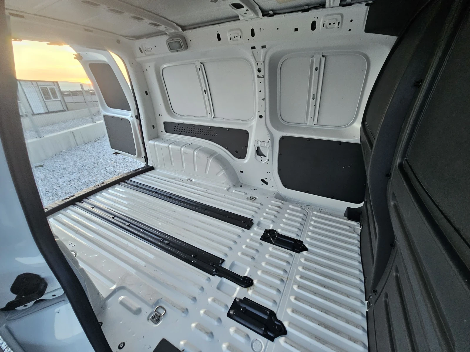 VW Caddy 1.4 TGI CARGO MAXI ЕВРО6  - изображение 4